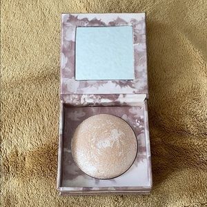 URBAN DECAY highlight